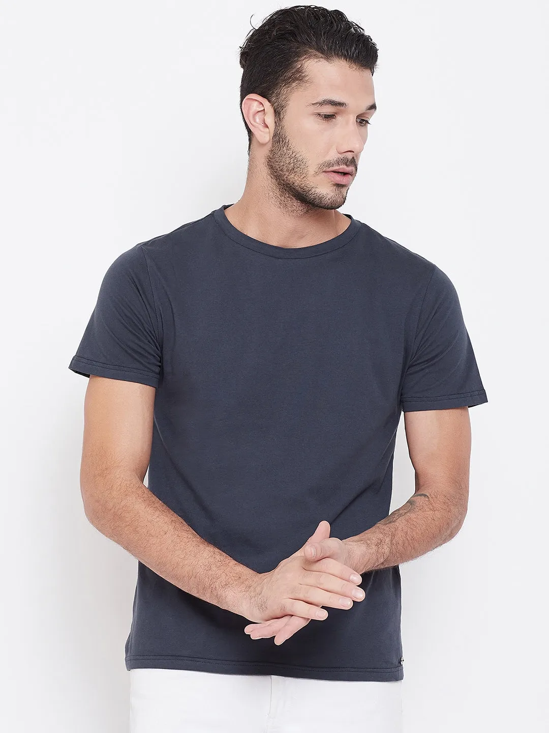 Men Navy Blue Solid Round Neck T-shirt