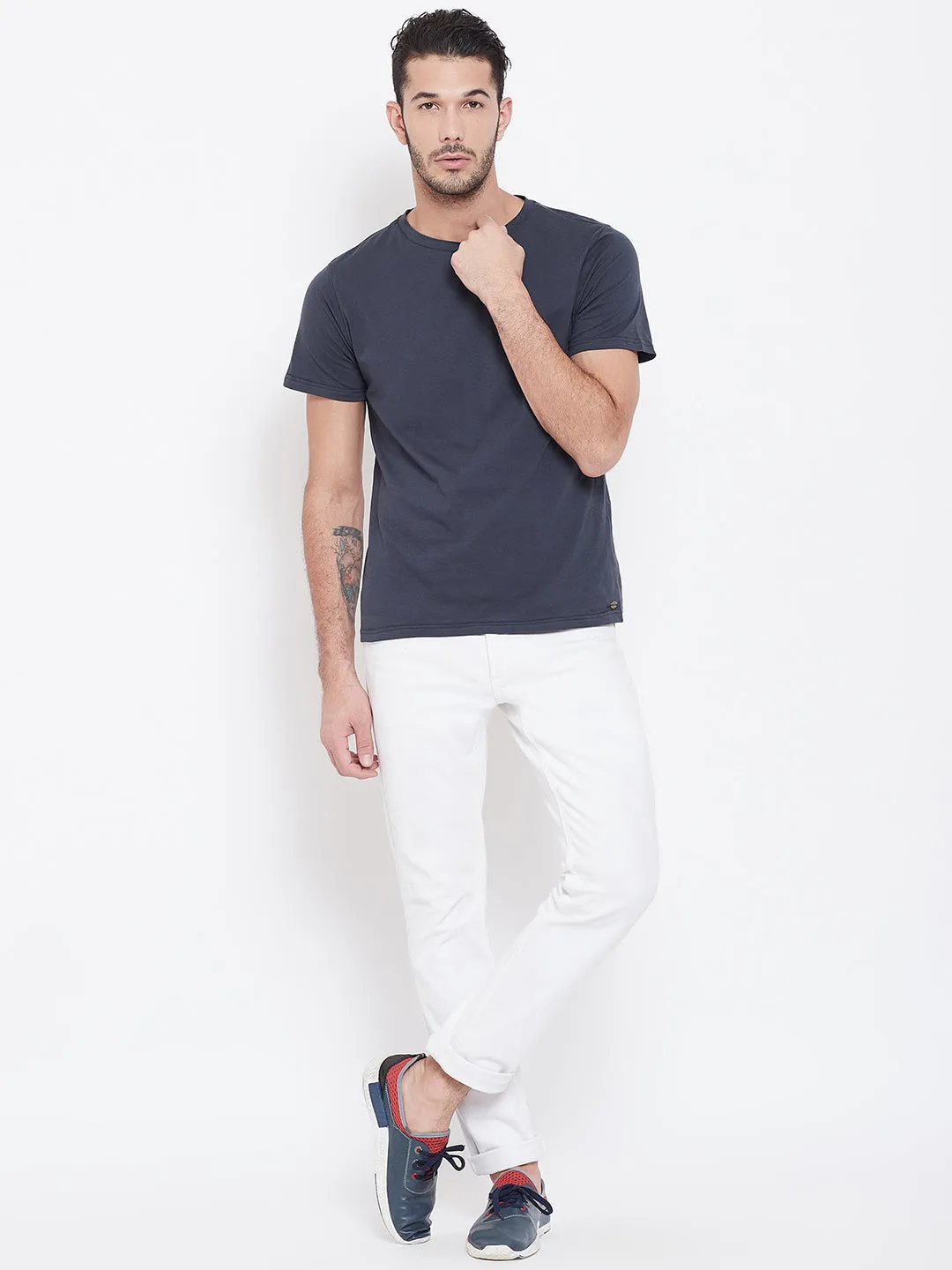 Men Navy Blue Solid Round Neck T-shirt