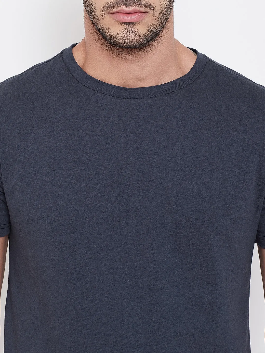 Men Navy Blue Solid Round Neck T-shirt