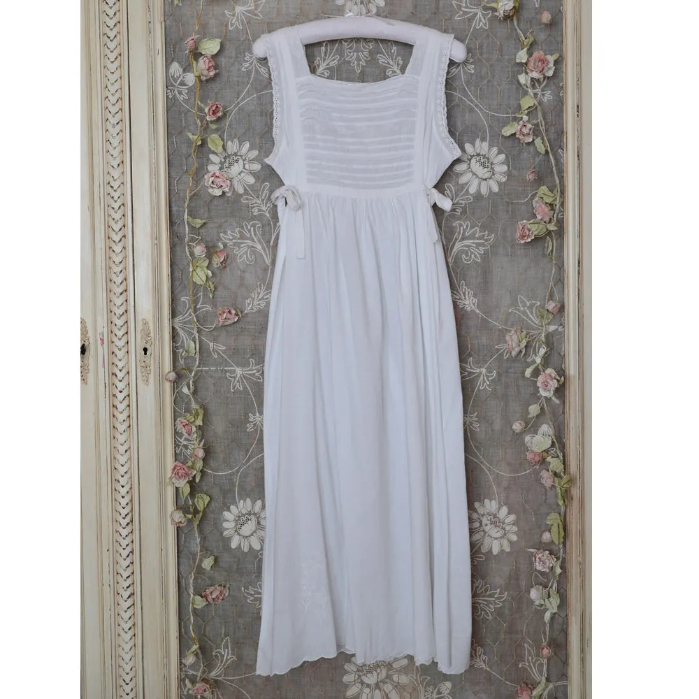 White Cotton Sleeveless Nightdress